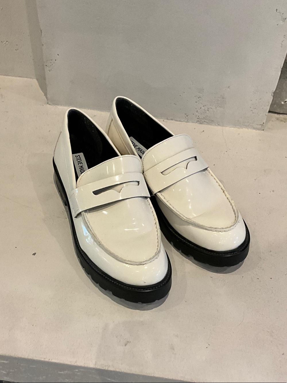 Steve Madden Lotto Cream Chunky Patent Loafer with Black Lug Sole, Sz 9